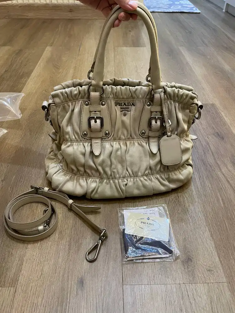 Tas Prada Nappa Gaufre tote original sangat terawat full papper