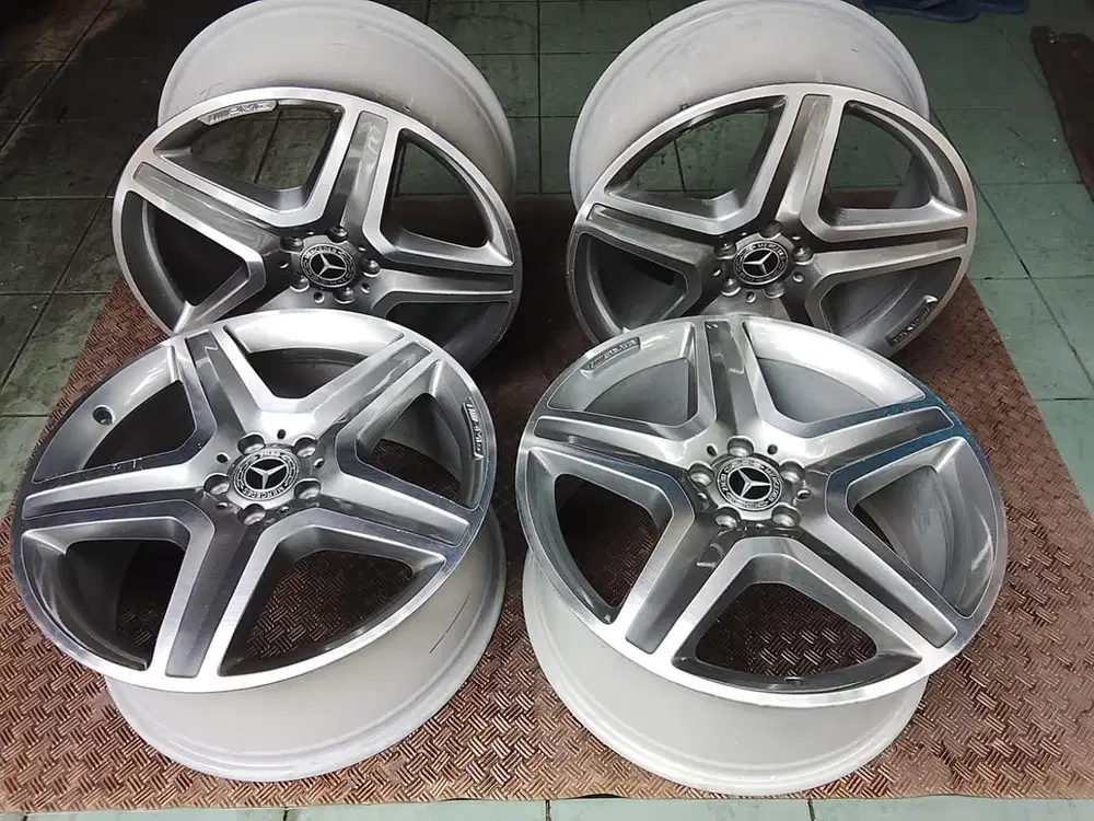 Dijual velg MERCY GLE/GL AMG ORI  UK 20 INC JERMAN KONDISI 99% MULUS