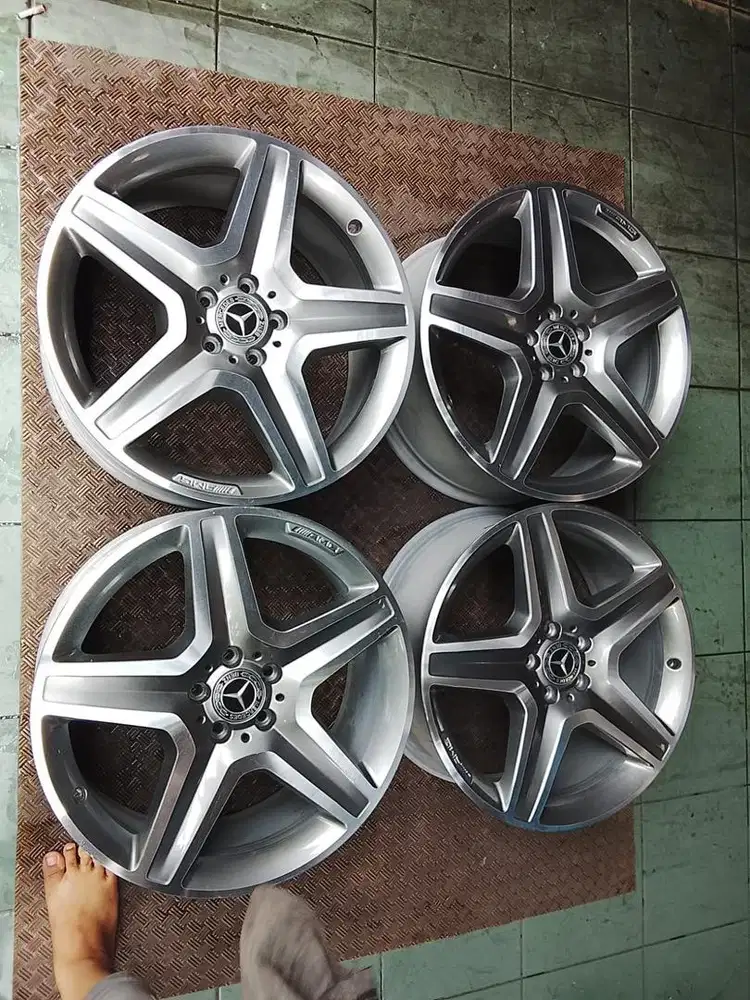 Dijual velg MERCY GLE/GL AMG ORI  UK 20 INC JERMAN KONDISI 99% MULUS