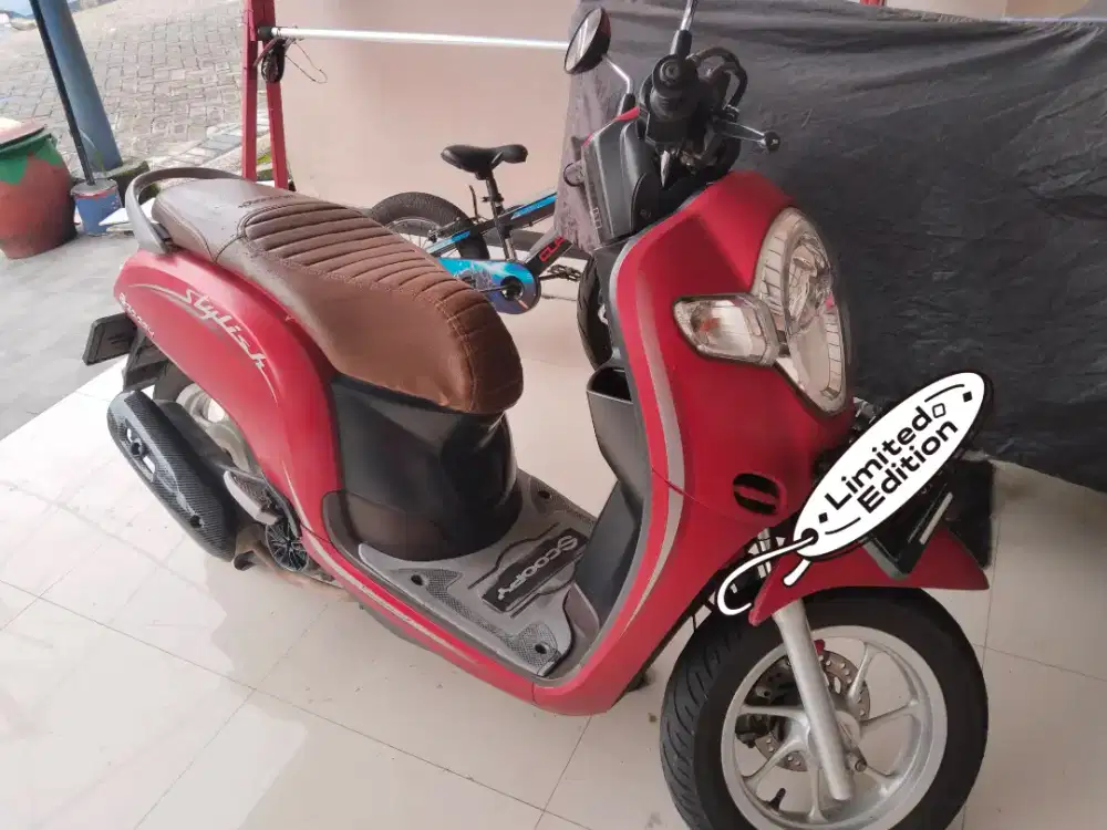 Scoopy warna merah doff tahun 2020 kondisi istimewa