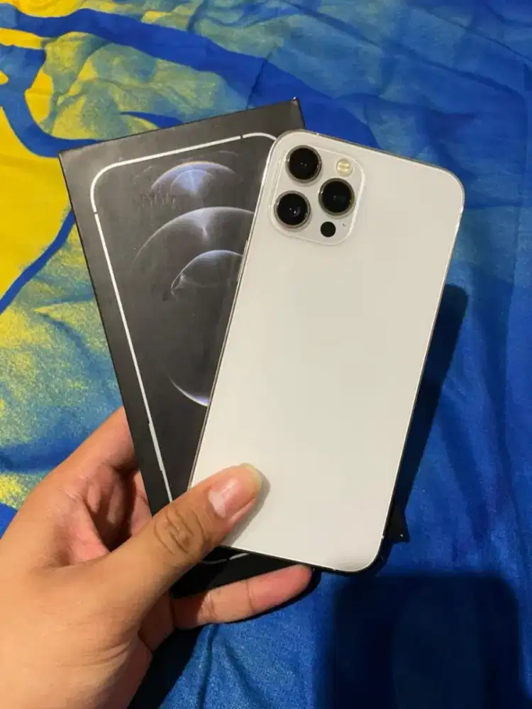 Jual iphone 12 promax 256gb warna putih super mulus fullset nominus.