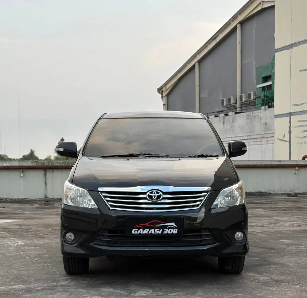 Toyota kijang Innova 2.5 V Manual Diesel Tahun 2011 Warna Hitam