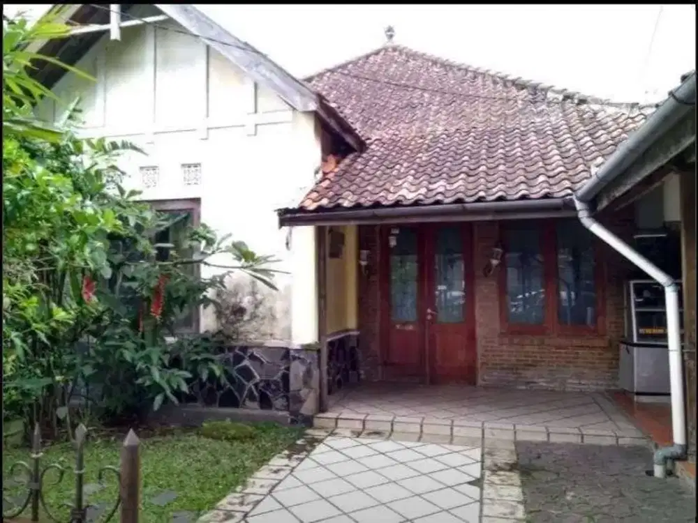 Rumah Lama sayap Riau lokasi bagus bandung kota