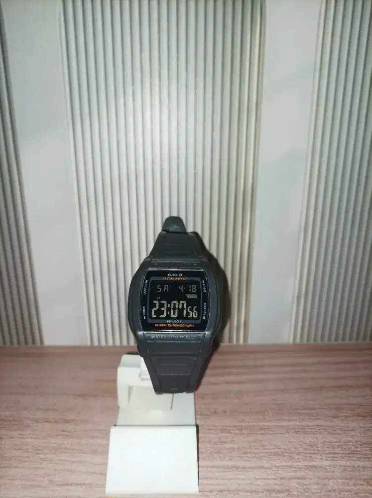 Jam tangan Casio W-201