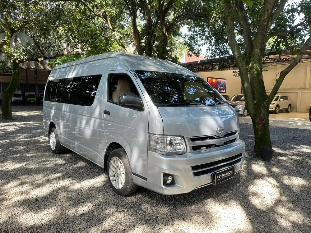 km 73.000 TOYOTA HIACE 2.5 LUXURY MT 2012 MANUAL