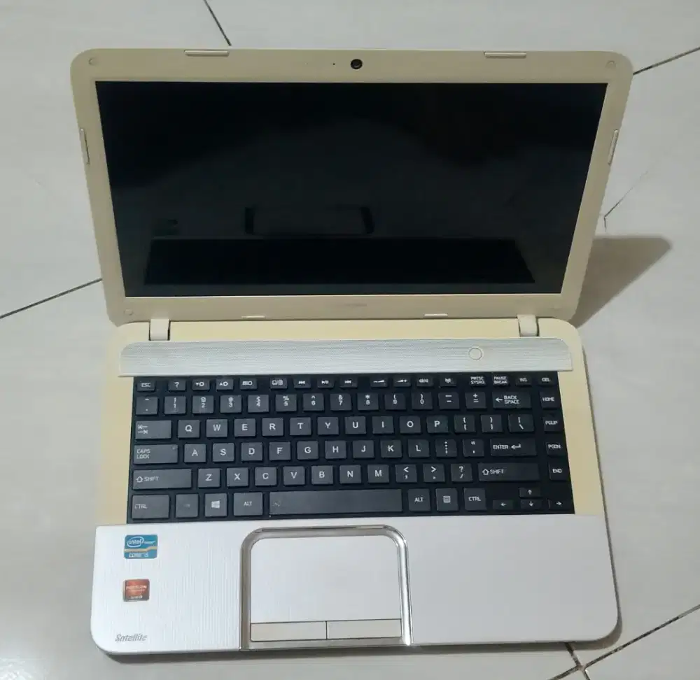 Laptop Toshiba i5-3230 ram 4gb HDD 320gb VGA AMD hd 7600m 2 gb