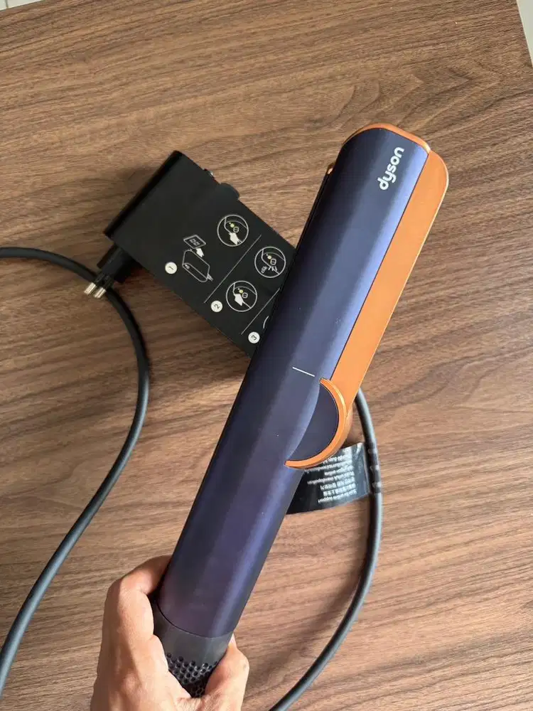 Dyson Airstrait