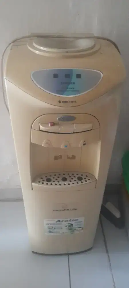 Dispenser panas dingin