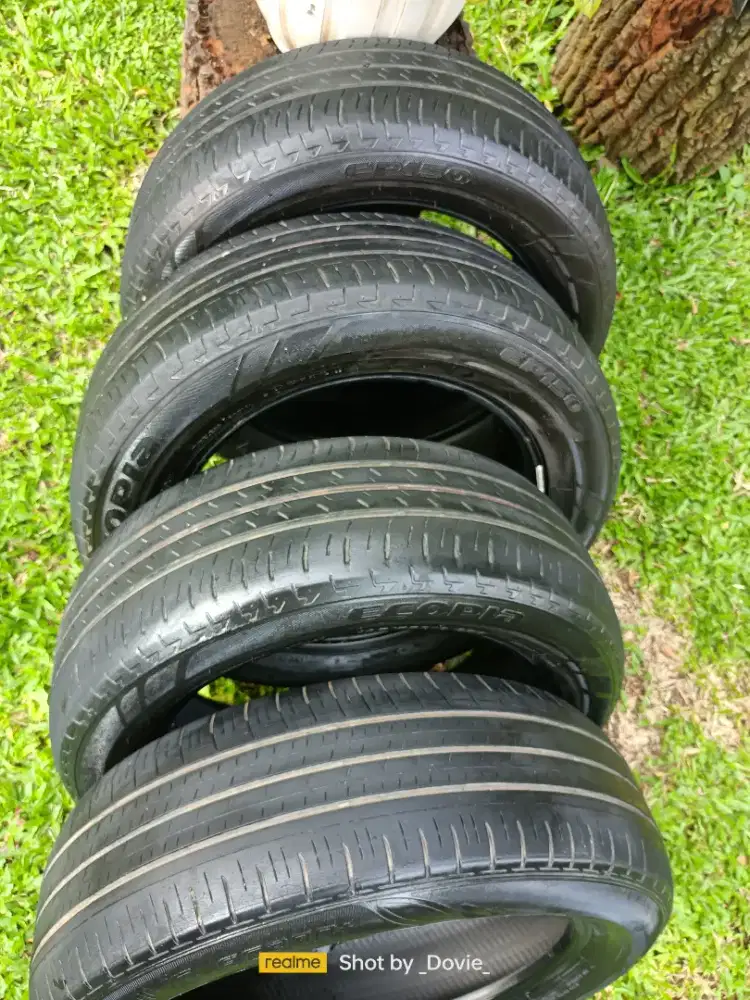 Bekas ban Toyota Sienta