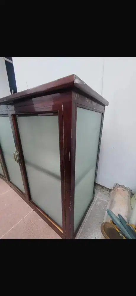 Lemari gantung almunium plus kaca