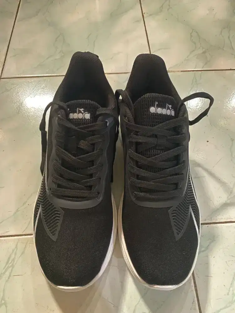 Dijual Sepatu Diadora