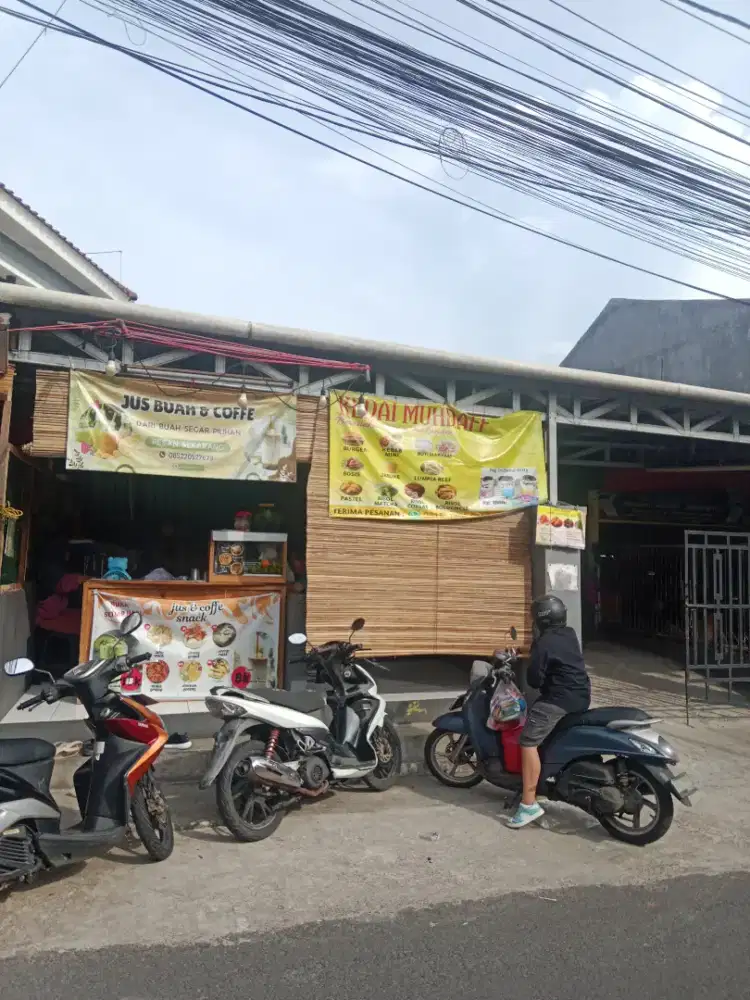 Jaga warung makanan