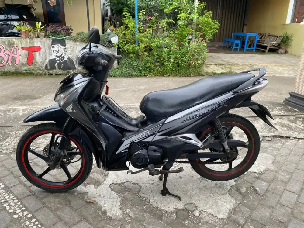 Supra helm in injeksi THN 2012 plat AB Bantul