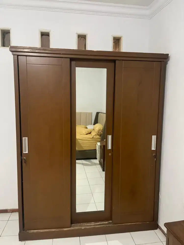 Lemari Kayu 3 Pintu