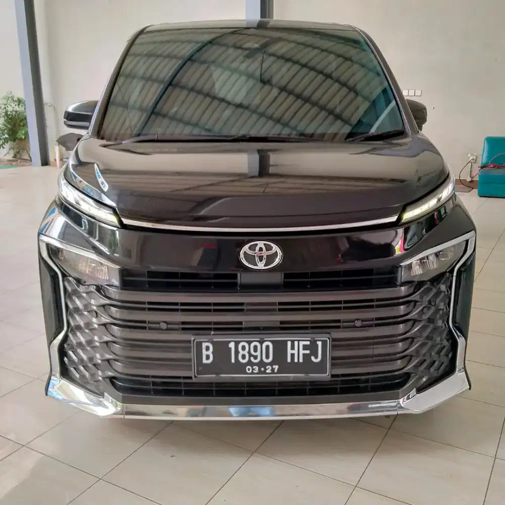 TOYOTA VOXY 2.0 AT 2022