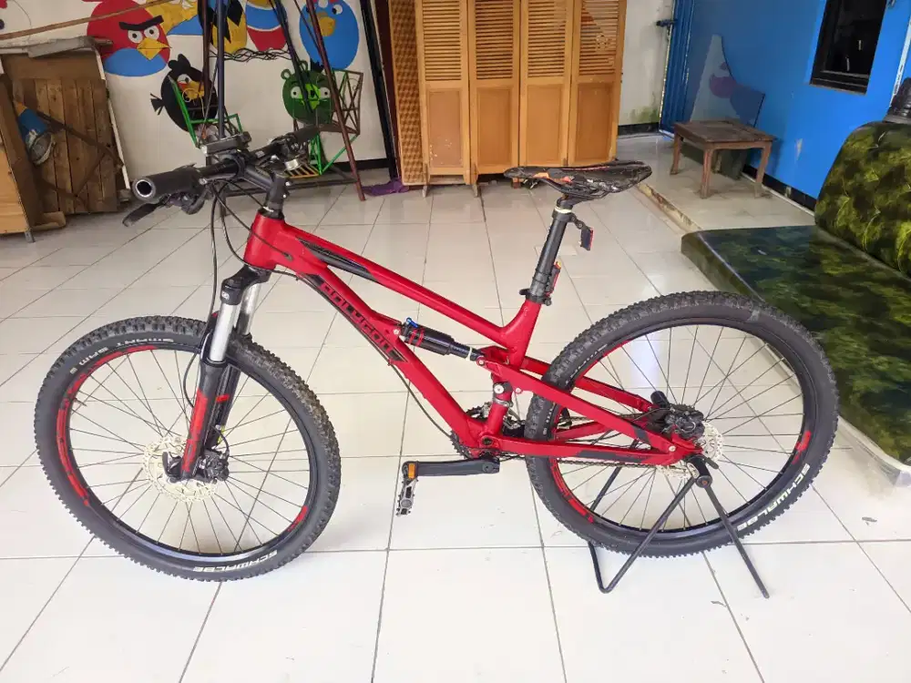 Sepeda Gunung MTB Merk Polygon Siskiu D5 ukuran S