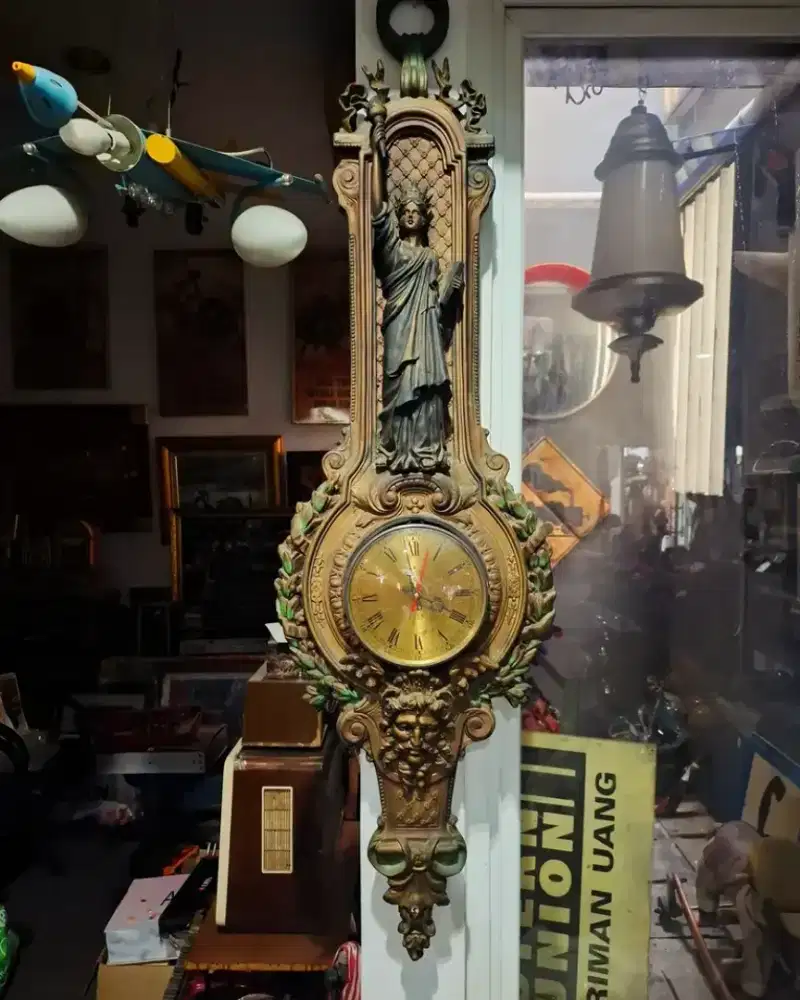 Jam Antik Junghans 
kondisi nyala dengan batere