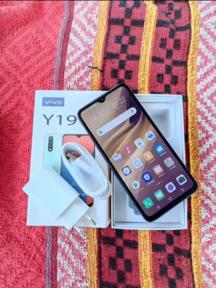 Vivo y19 8/256 .
