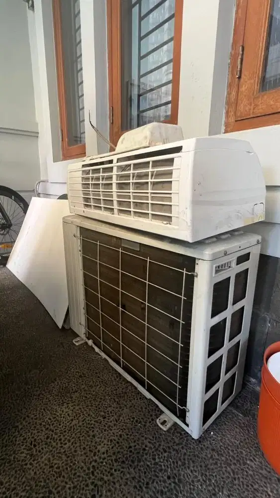 Dijual AC merk Gree seken 1/2 PK