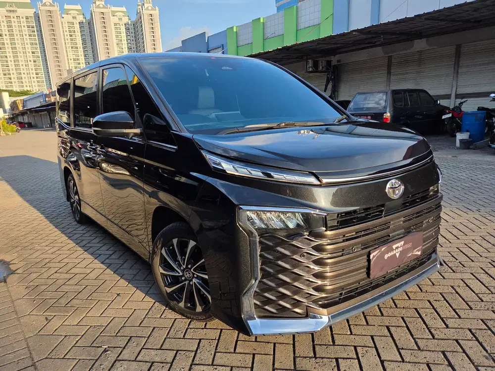 Toyota Voxy 2.0 CVT TSS Facelift Camera360 Black 2025 Km4rb LIKE NEW!