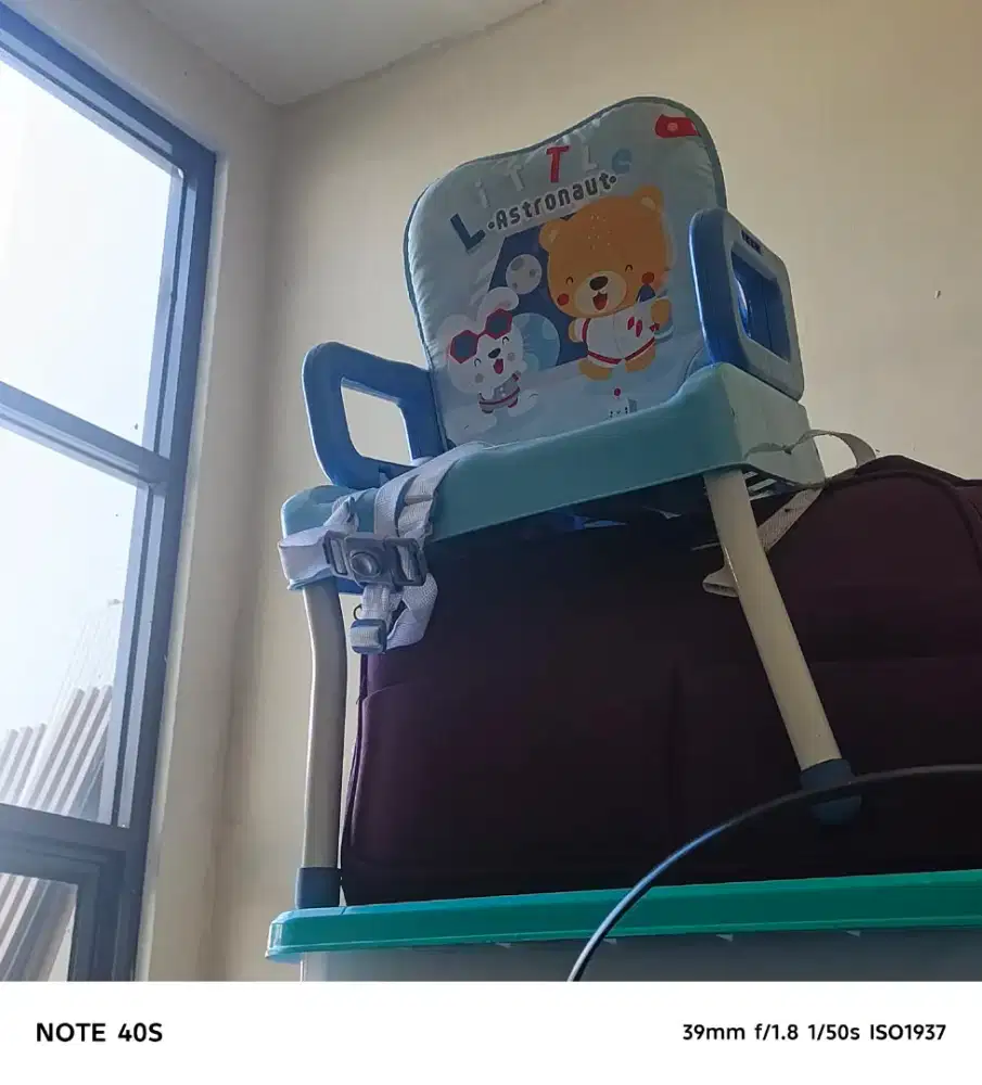 Tempat duduk makan bayi