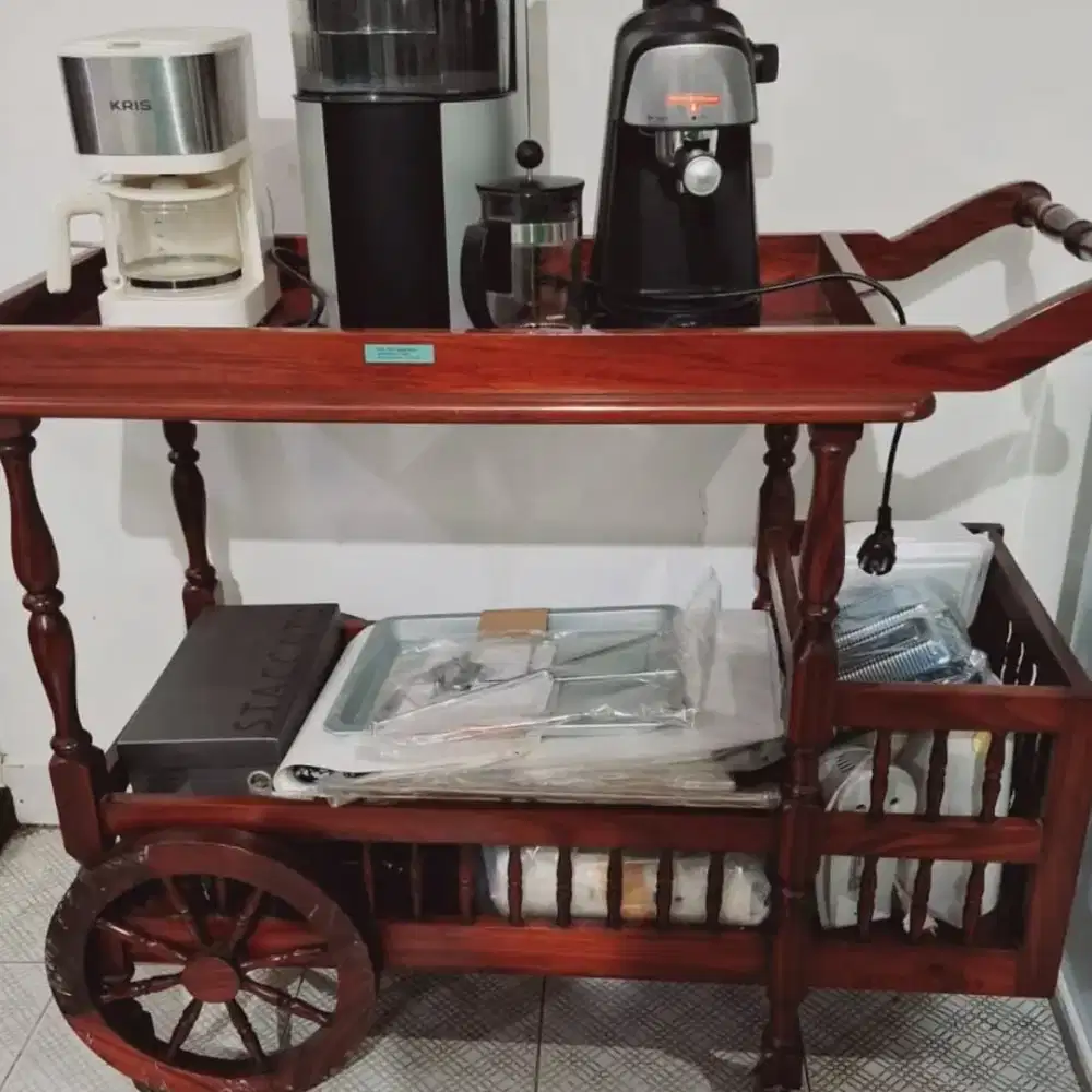 Pajangan kereta dorong kayu vintage