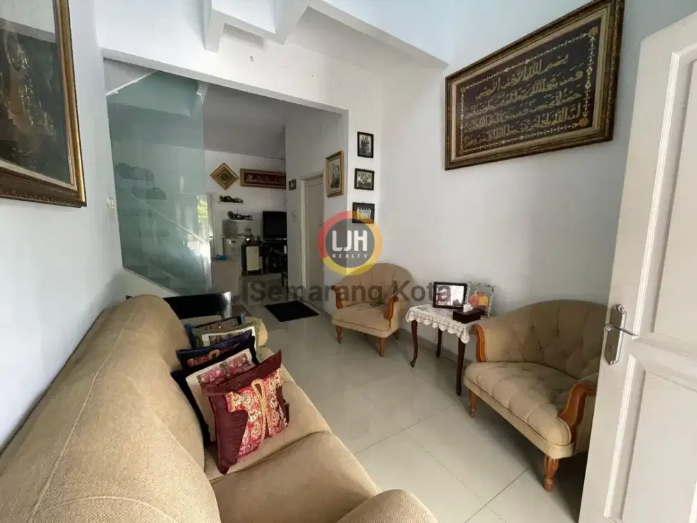 Rumah Bagus di Bukit Sari