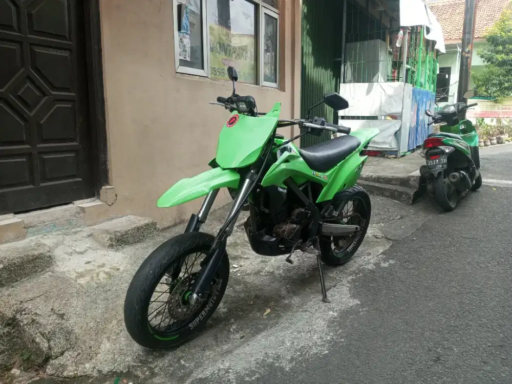 Dijual motor D tracker 150 2014 ss lengkap mesin alus siap pakai