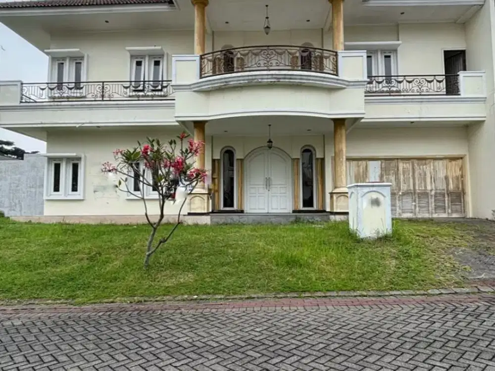 Rumah 2 Lantai Bagus SHM di Pakuwon Indah Siap Huni