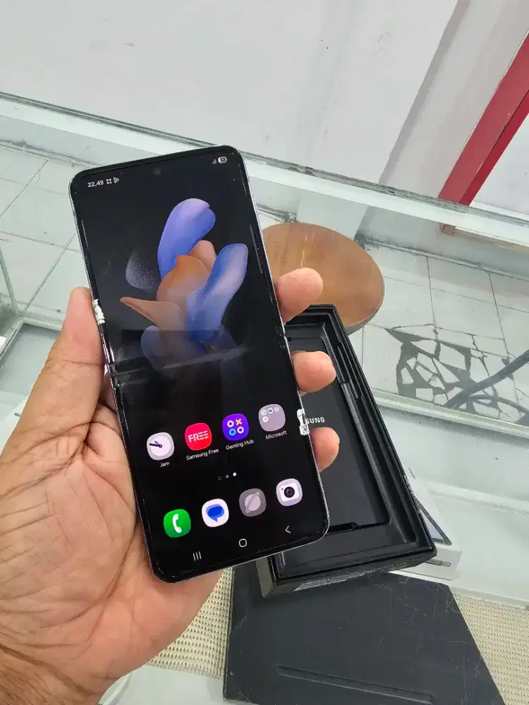 Samsung Z flip 4 8/256gb mulus2 lengkap sein