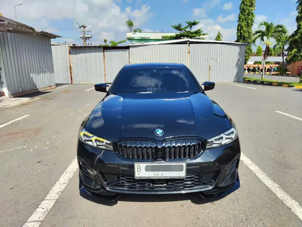 BMW 320i 2023 Bensin