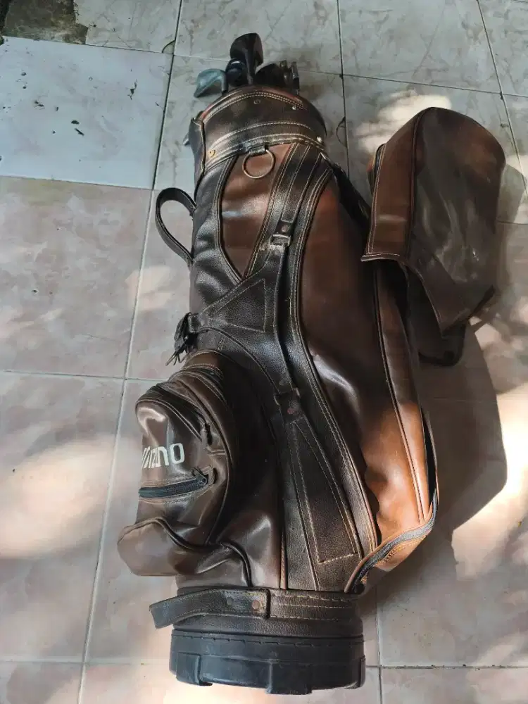 tas kulit dan stik golf antik 13 biji