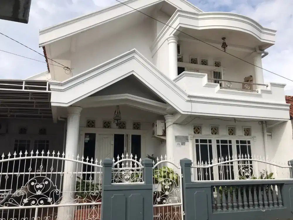 Disewakan rumah di Sekip Ujung lengkap dg isinya