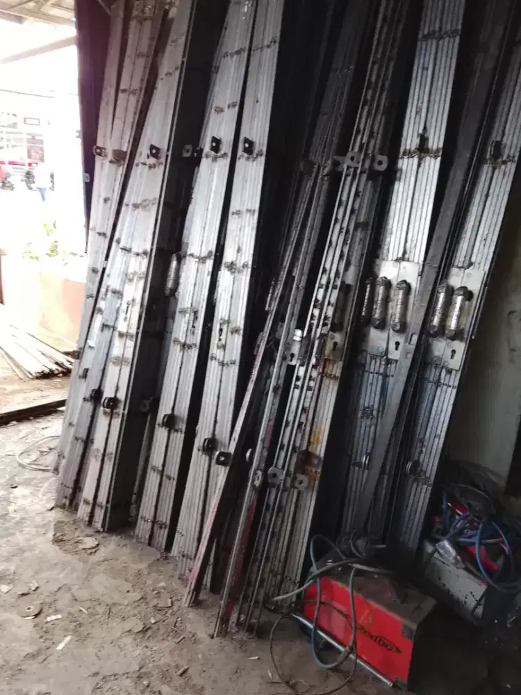 Rolling door folding gate