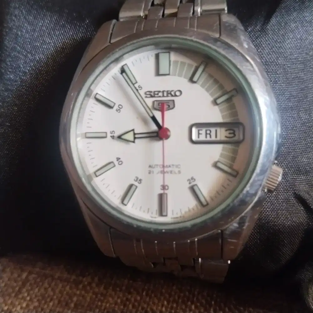 Jam tangan seken merk seiko seri 5 stainless steel otomatis
