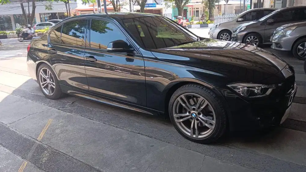 BMW 330i 2018 Bensin