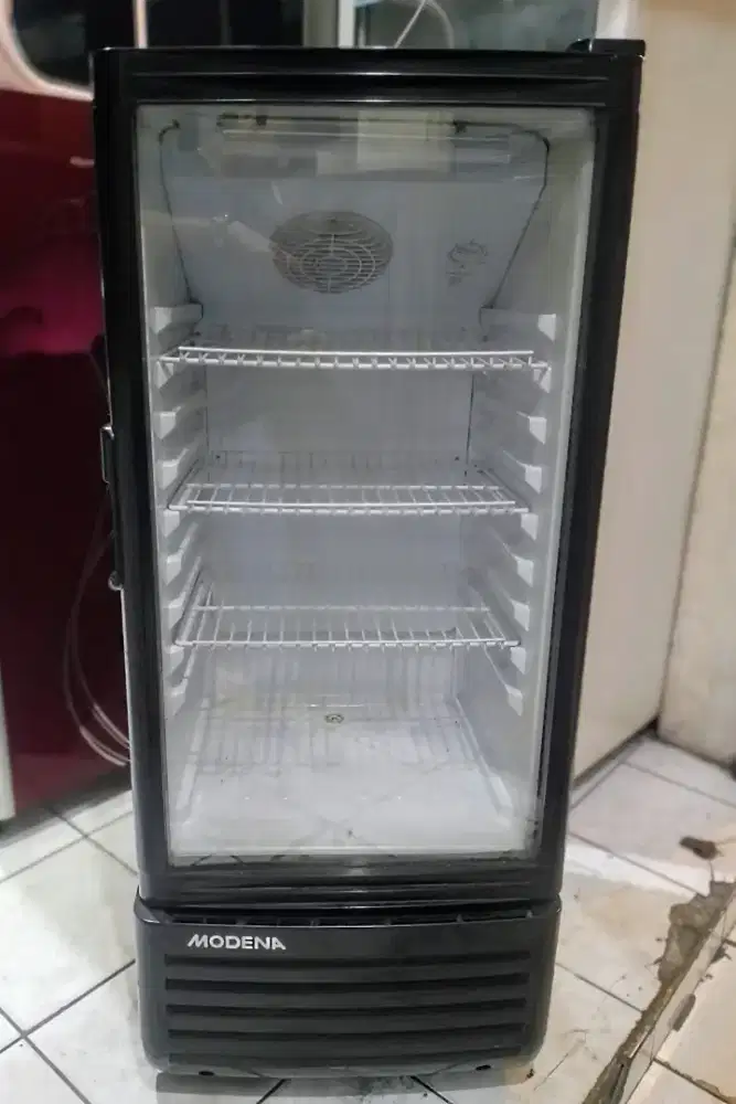 Showcase Modena 3 rak