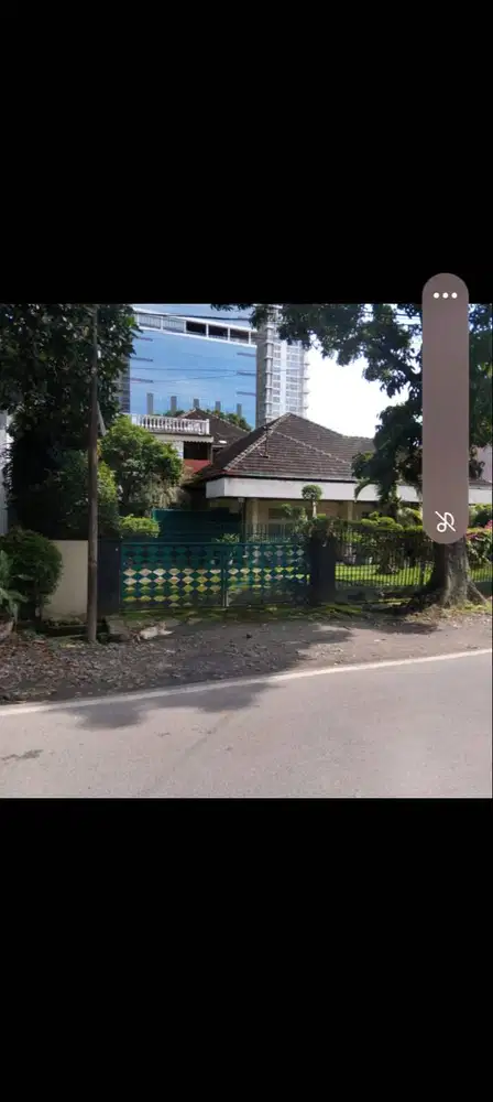 Dijual, Rumah megah di pusat Kota medan