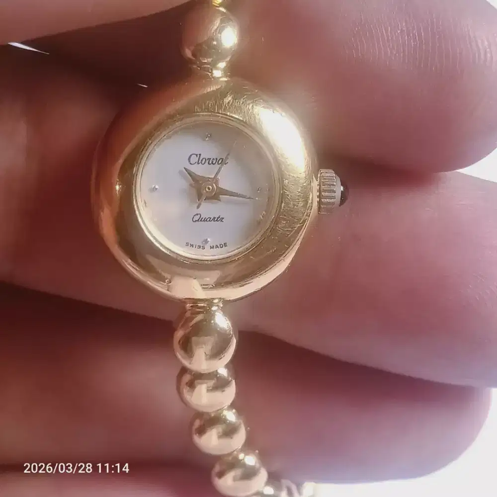 Jam tangan cewe ada emasnya