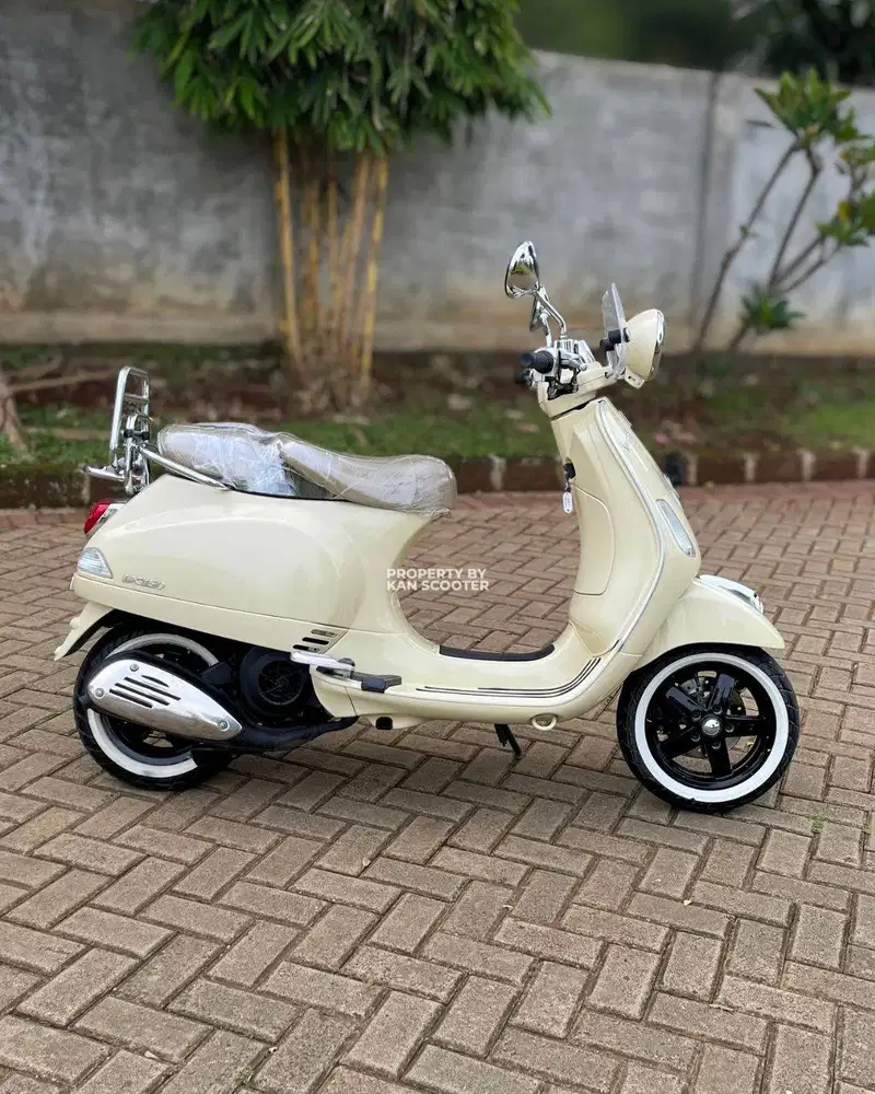 JUAL MURAH VESPA LXV 150 3V 2015 MULUS
