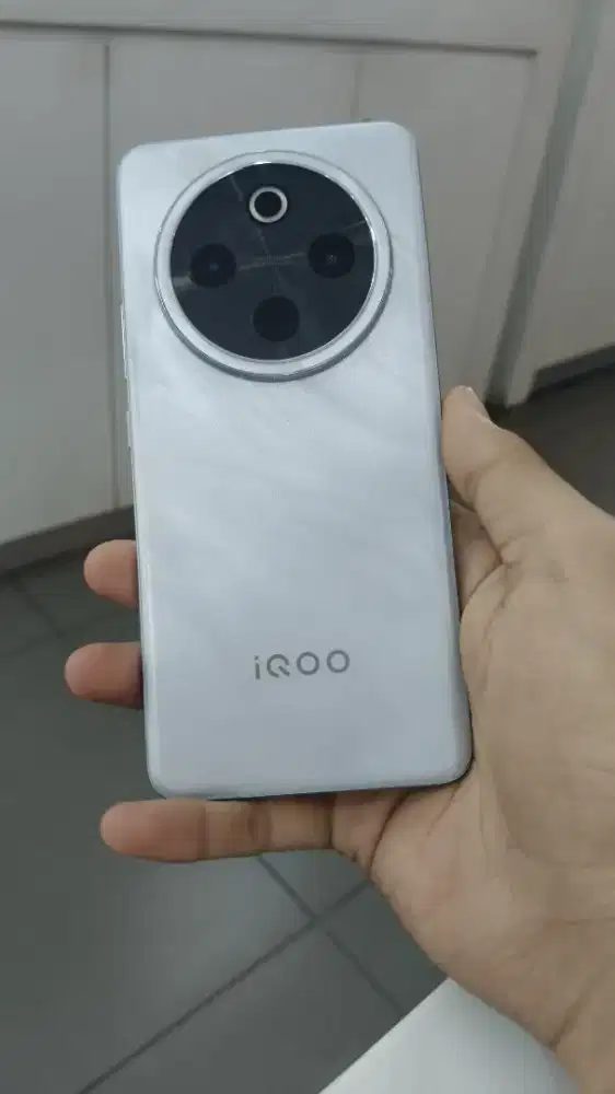 Iqoo Z10 5G Silver RAM 12+12 /512GB