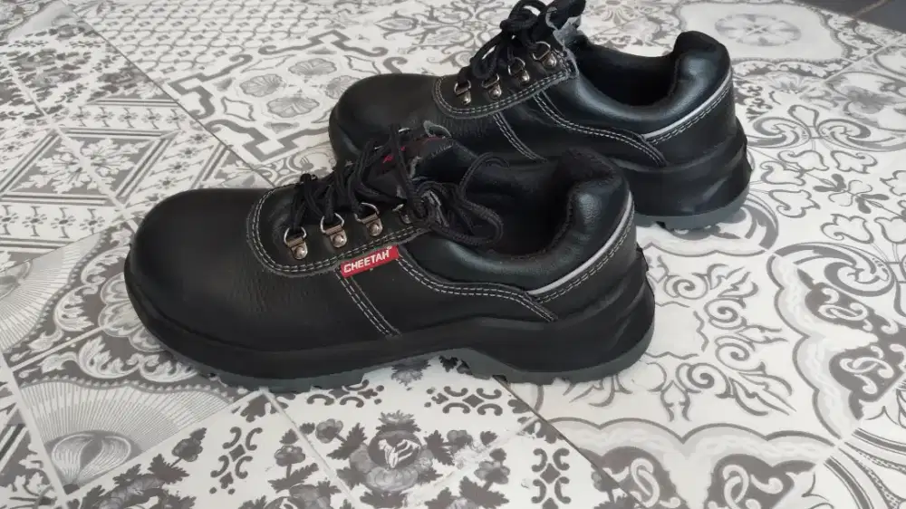 Safety shoes siap tempur