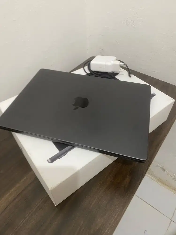 MacBook Pro M5 16GB / 512 GB