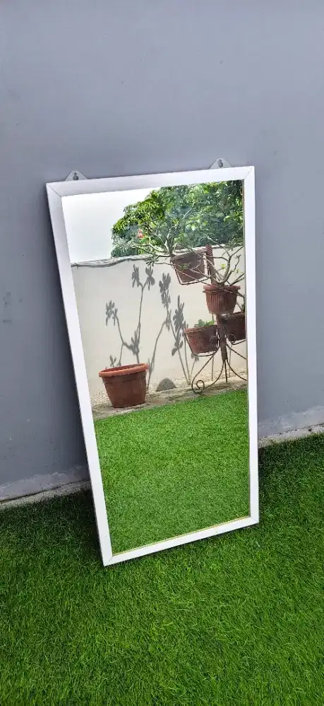Cermin Kamar Putih Cantik