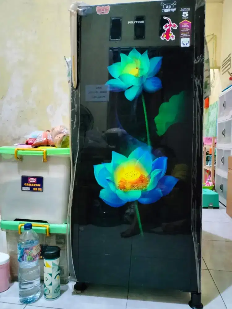 Kulkas 1 Pintu Merk Polytron.