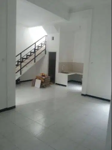 Disewakan Rumah Strategis dan Nyaman di Perumahan Tropodo Indah Waru