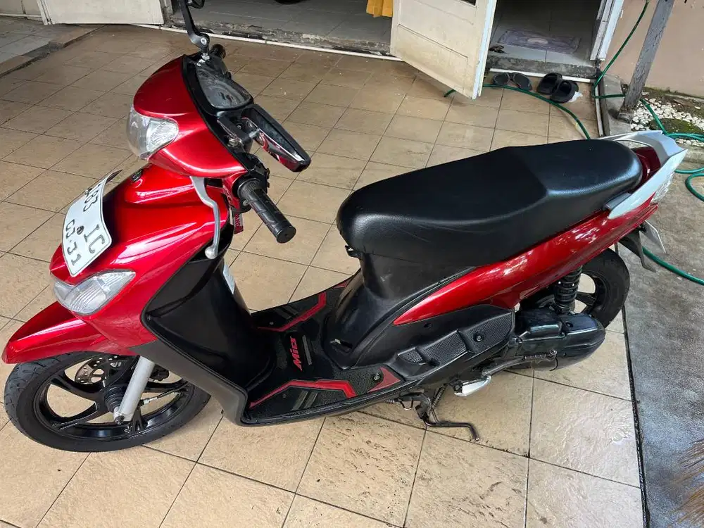 Dijual Yamaha Mio smile tahun 2011 warna merah merah marun