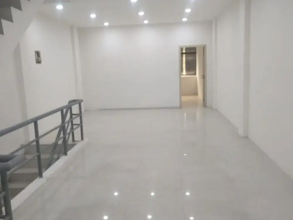 Dijual Ruko Strategis di Komplek ITC Roxy Mas di Jalan KH Hasyim Ashari Jakarta Pusat