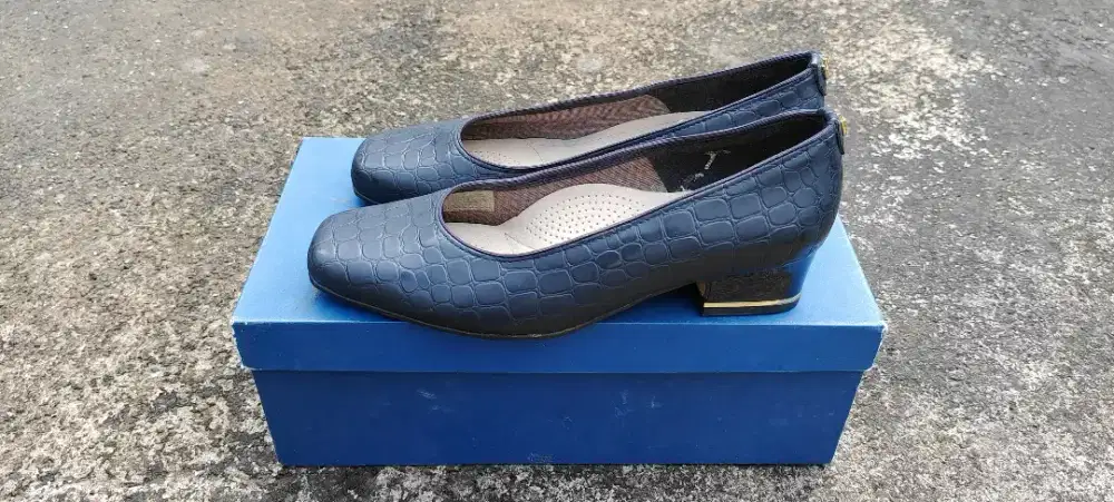 Sepatu formal uk 37 import