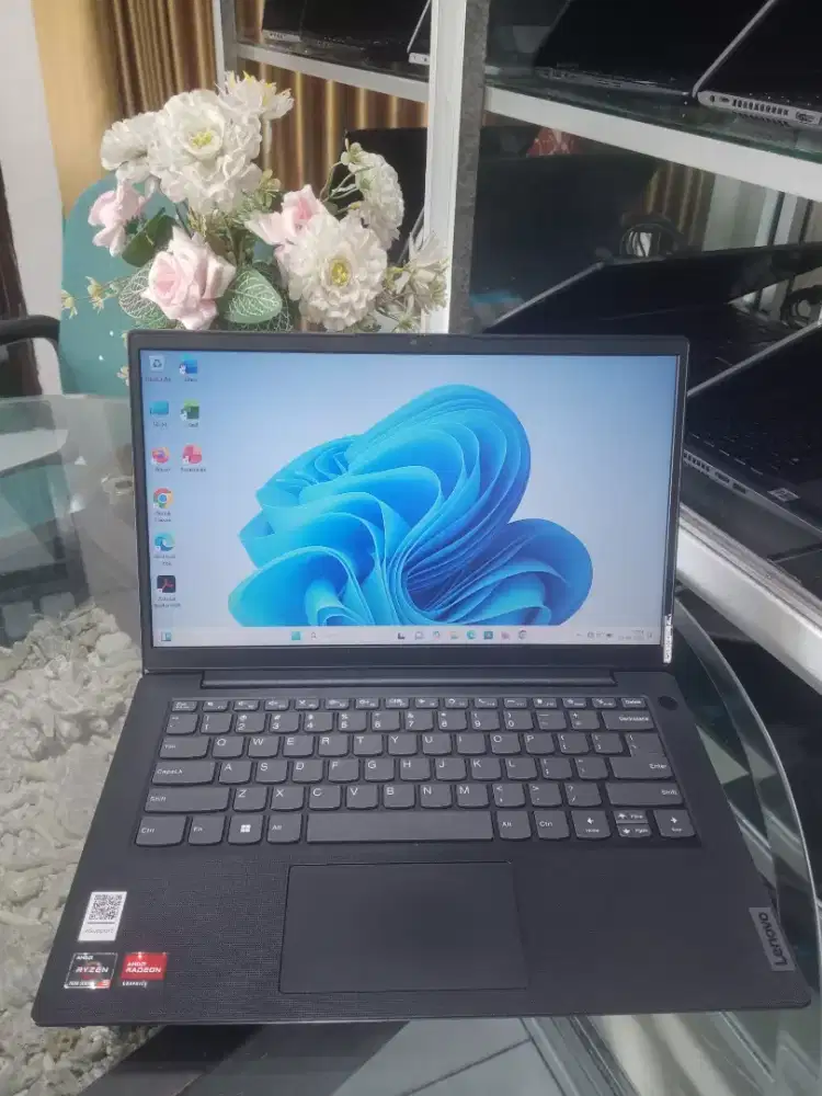 Laptop Lenovo V14 G4 Amd Ryzen 5 7520U Ram 8 Ssd 512